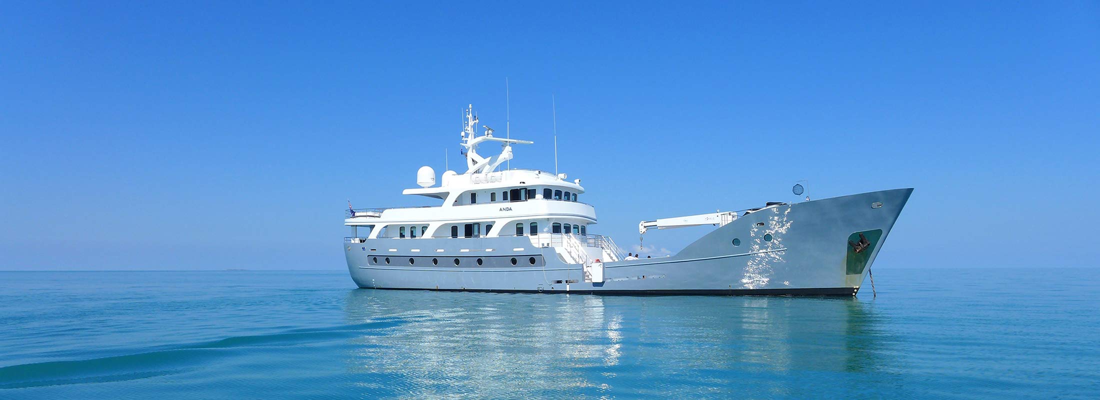 Anda Motor Yacht for Charter Tahiti Fiji Great Barrier Reef slider 1