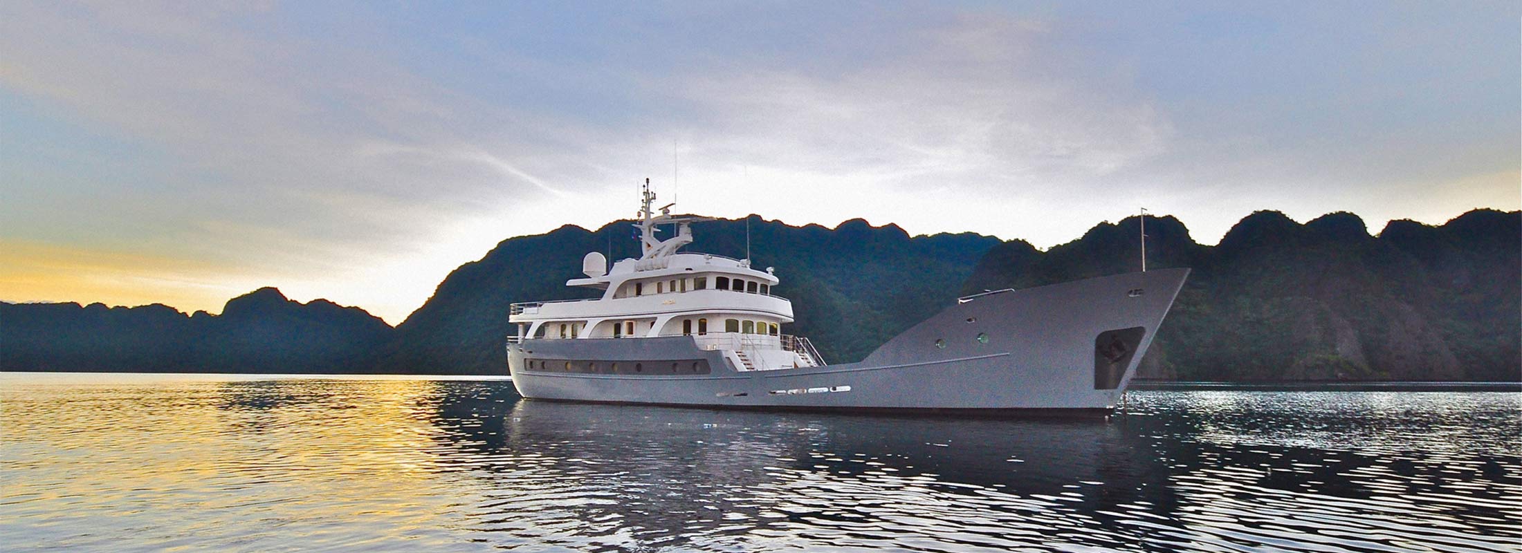 Anda Motor Yacht for Charter Tahiti Fiji Great Barrier Reef slider 2