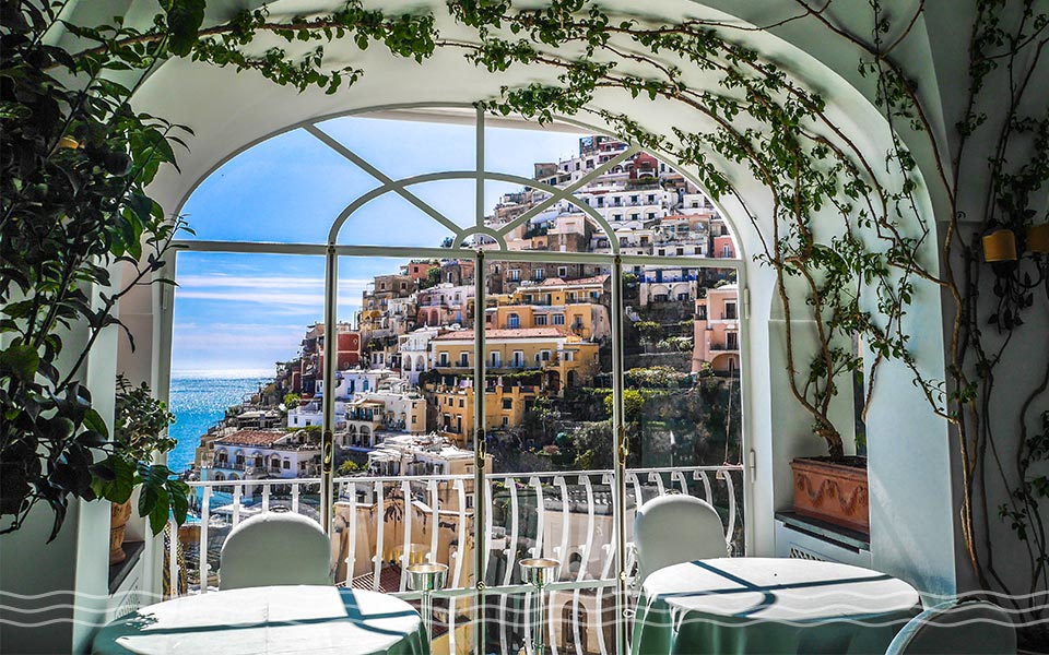 Yacht Charter Hotspot Dining with a view in Positano